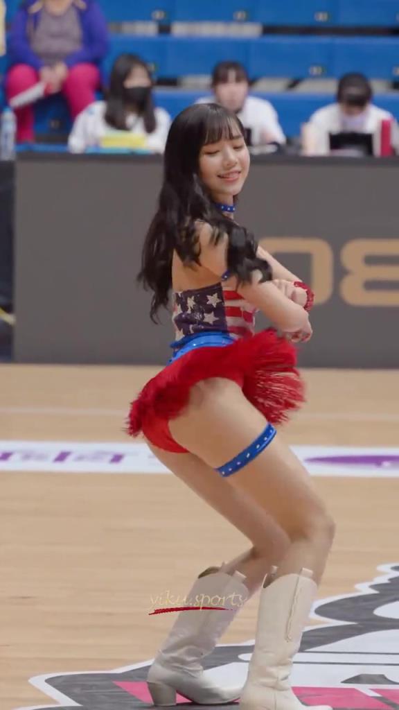 最好的啦啦隊(duì)小姐姐！自信，健康充滿活力！